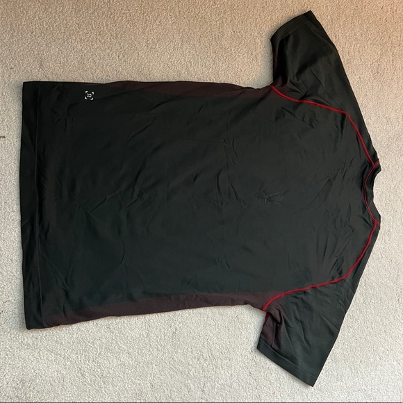 lululemon men’s rare 20y metal tech vent t-shirt grey maroon small - Picture 3 of 4